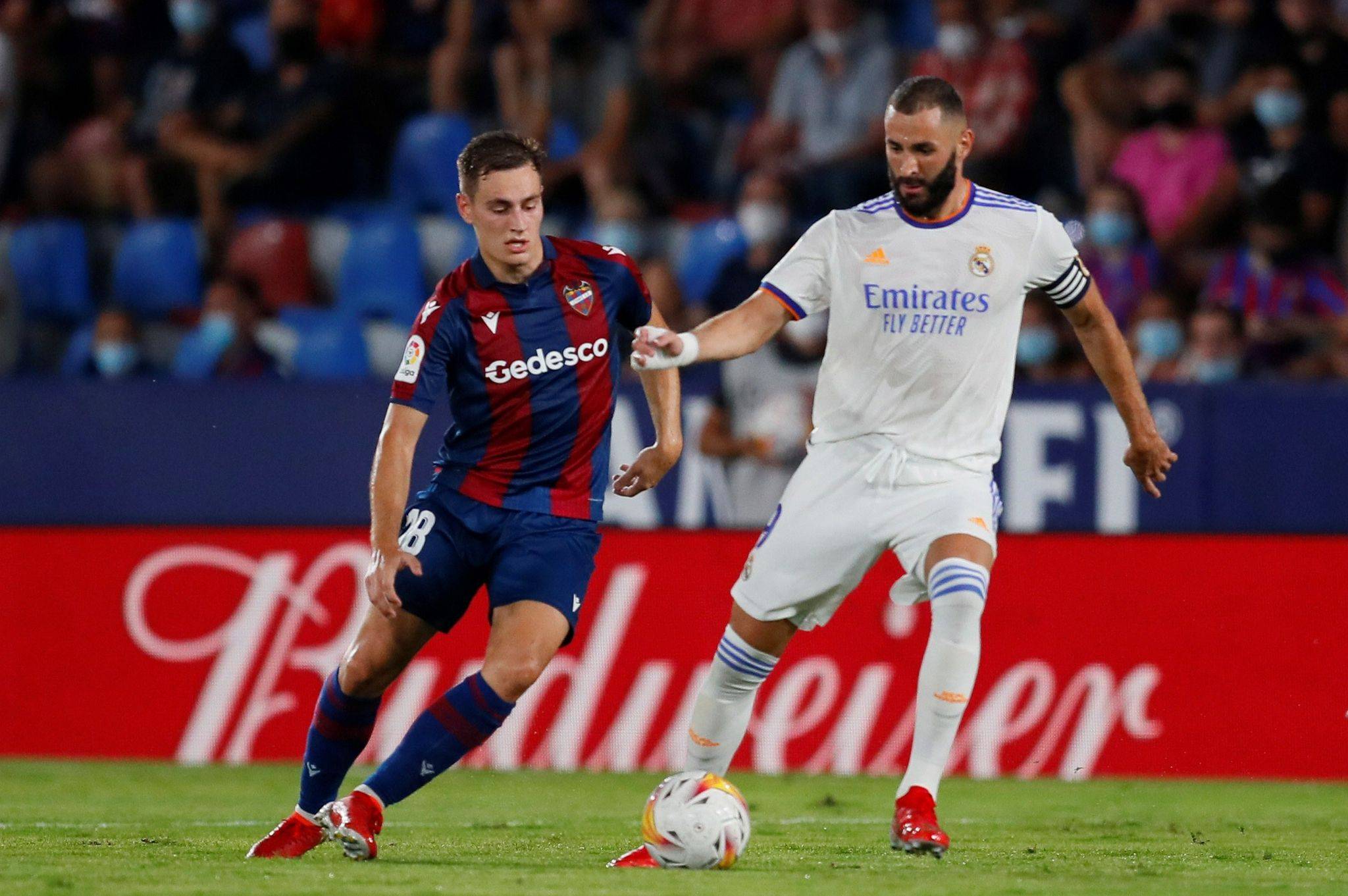 包含窗口期欧超杯传出新动向,拜仁慕尼黑更衣室发声,管理层表态:球迷炸锅,团队化学反应显著的词条 包含窗口期欧超杯传出新动向,拜仁慕尼黑更衣室发声,管理层表态:球迷炸锅,团队化学反应显著的词条